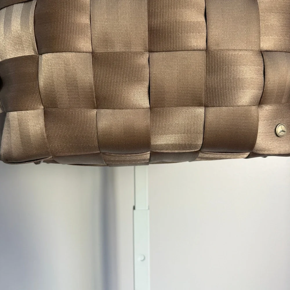 Harveys seatbelt bag